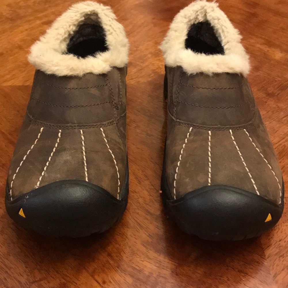 Keen leather slip ons